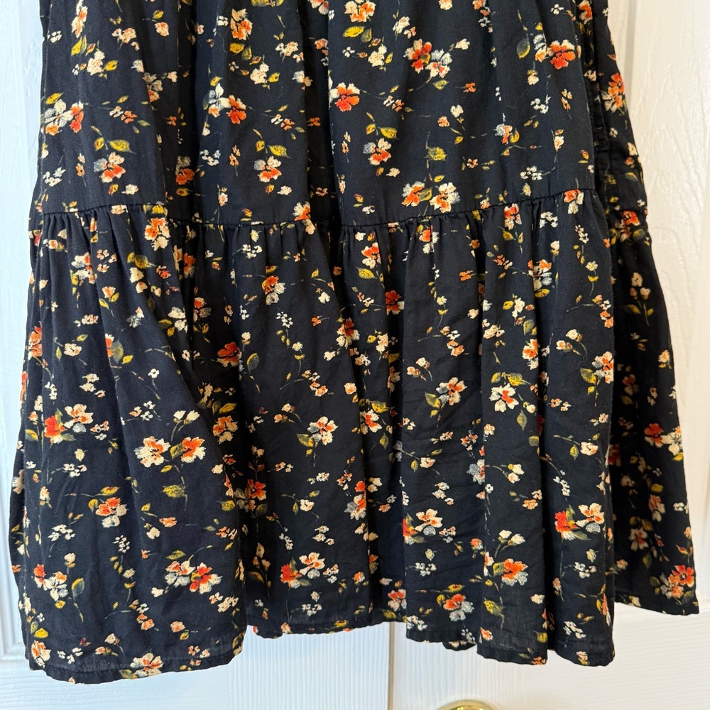 GAP Floral Black Dress with smocked bodice and Puff Sleeves - Picture 5 of 6